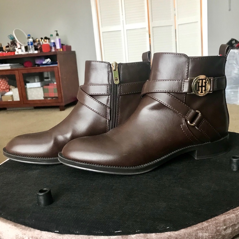 Tommy Hilfiger leather buckle ankle boots